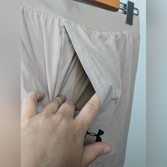 UNDER ARMOUR Fitted Active Pants Size 4XL Beige Color With Pockets - Picture 3 of 11